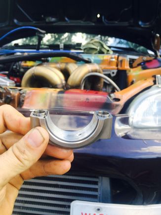 And here's the good bearing sitting in the same rod cap.