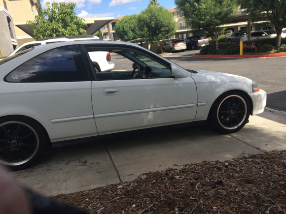 Shot with temporary rims after adding the new springs, honestly it doesn't look bad but those rims need a bit of love.