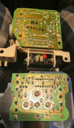 Tops is speedo and bottom is tach, taken out of the cluster