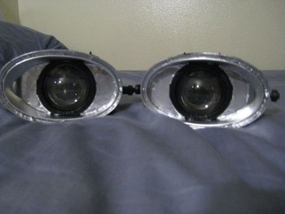 my retrofit foglight v1 (06-08 civic)
 
oem foglight housings
blazer foglight projectors with modified d2s holders in 
3000k d2s hids