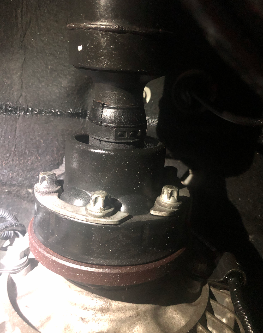 LR3 Rear drive shaft leaking at seal near Transfer case Land Rover Forums Land Rover