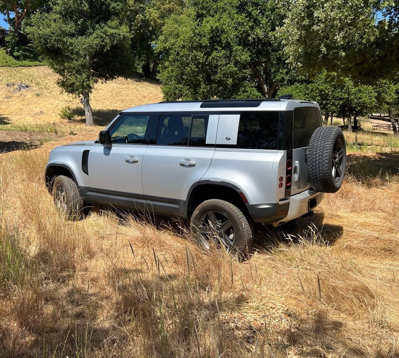 2021 Land Rover Defender - Looking For a Good Home - 2021 Defender 110 SE - Used - VIN SALEP7RU1M2041000 - 39,500 Miles - 6 cyl - AWD - Automatic - SUV - Silver - Los Gatos, CA 95033, United States
