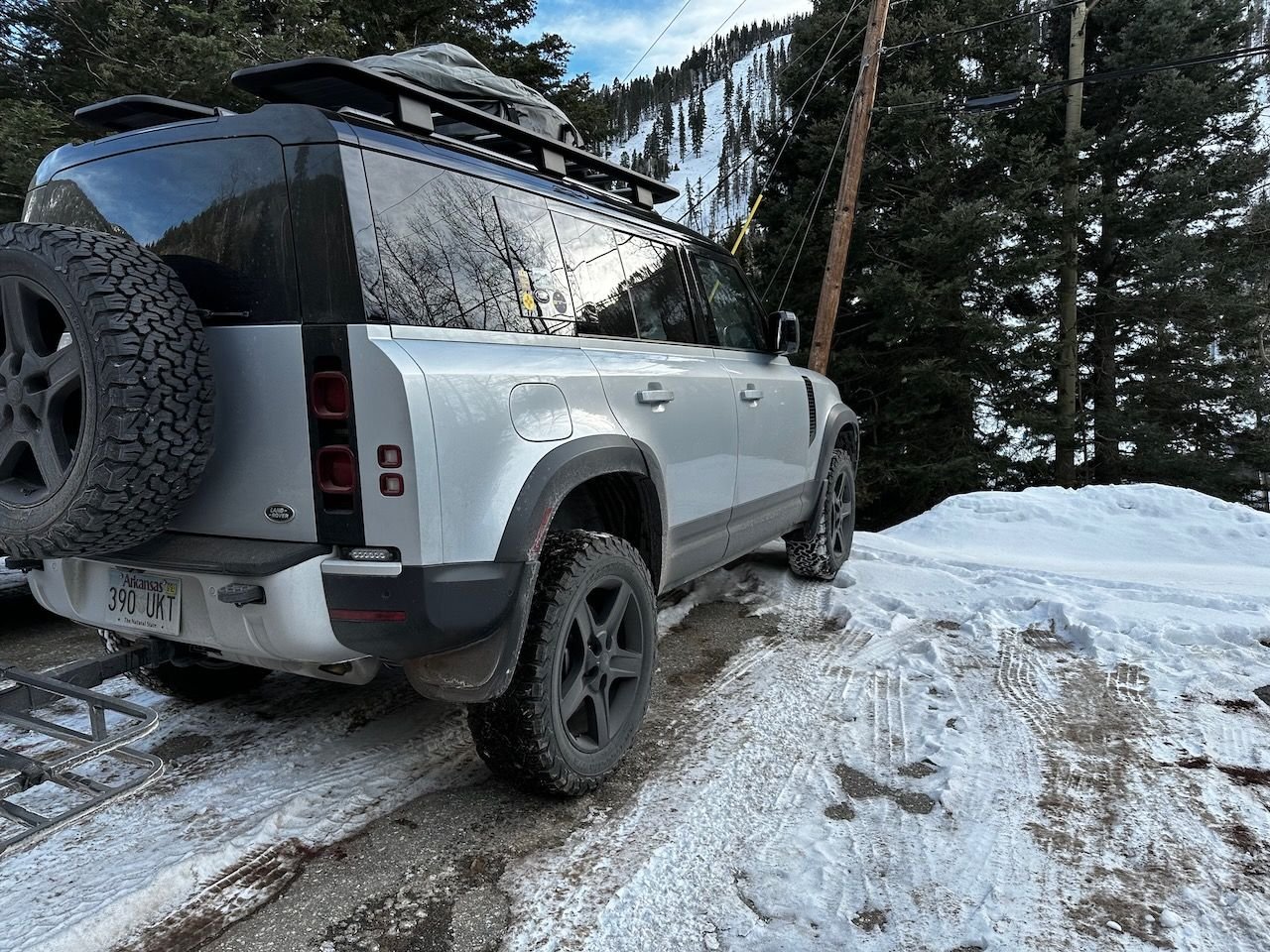 2022 Land Rover Defender - 2022 Defender 110 SE with all the extras + ext warranty - Used - VIN SALEP7RU7N2069448 - 25,200 Miles - 6 cyl - 4WD - Automatic - SUV - Silver - Little Rock, AR 72207, United States