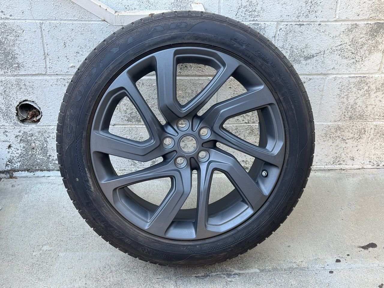 Wheels and Tires/Axles - Five 21" Land Rover Discovery Wheels and Tires - Used - -1 to 2026  All Models - Los Angeles, CA 90029, United States