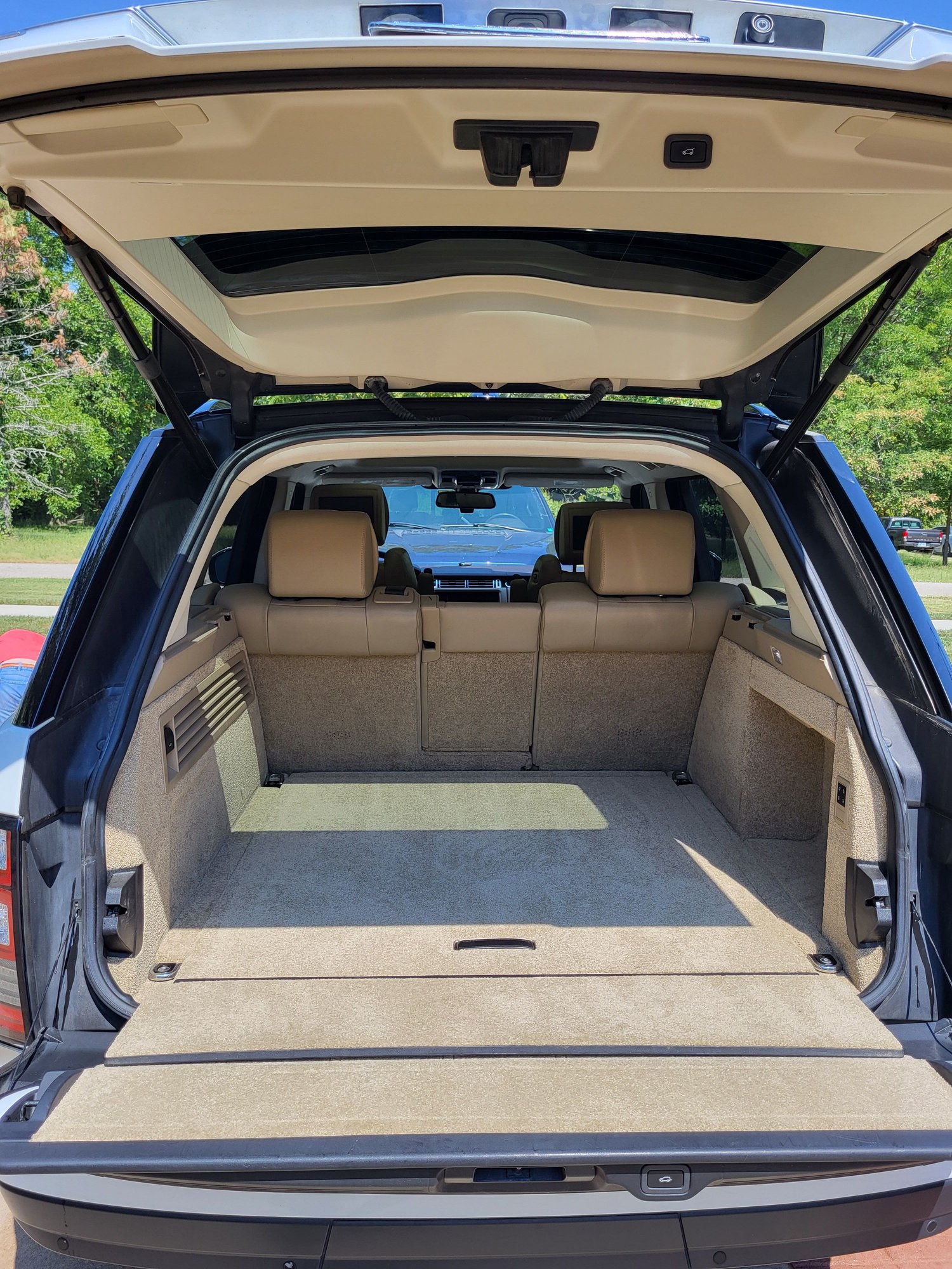 2014 Land Rover Range Rover - 2014 Supercharged with all the options of an Autobiography. - Used - VIN SALGS2EF1EA149934 - 129,000 Miles - 8 cyl - 4WD - Automatic - White - Lawrence, KS 66046, United States