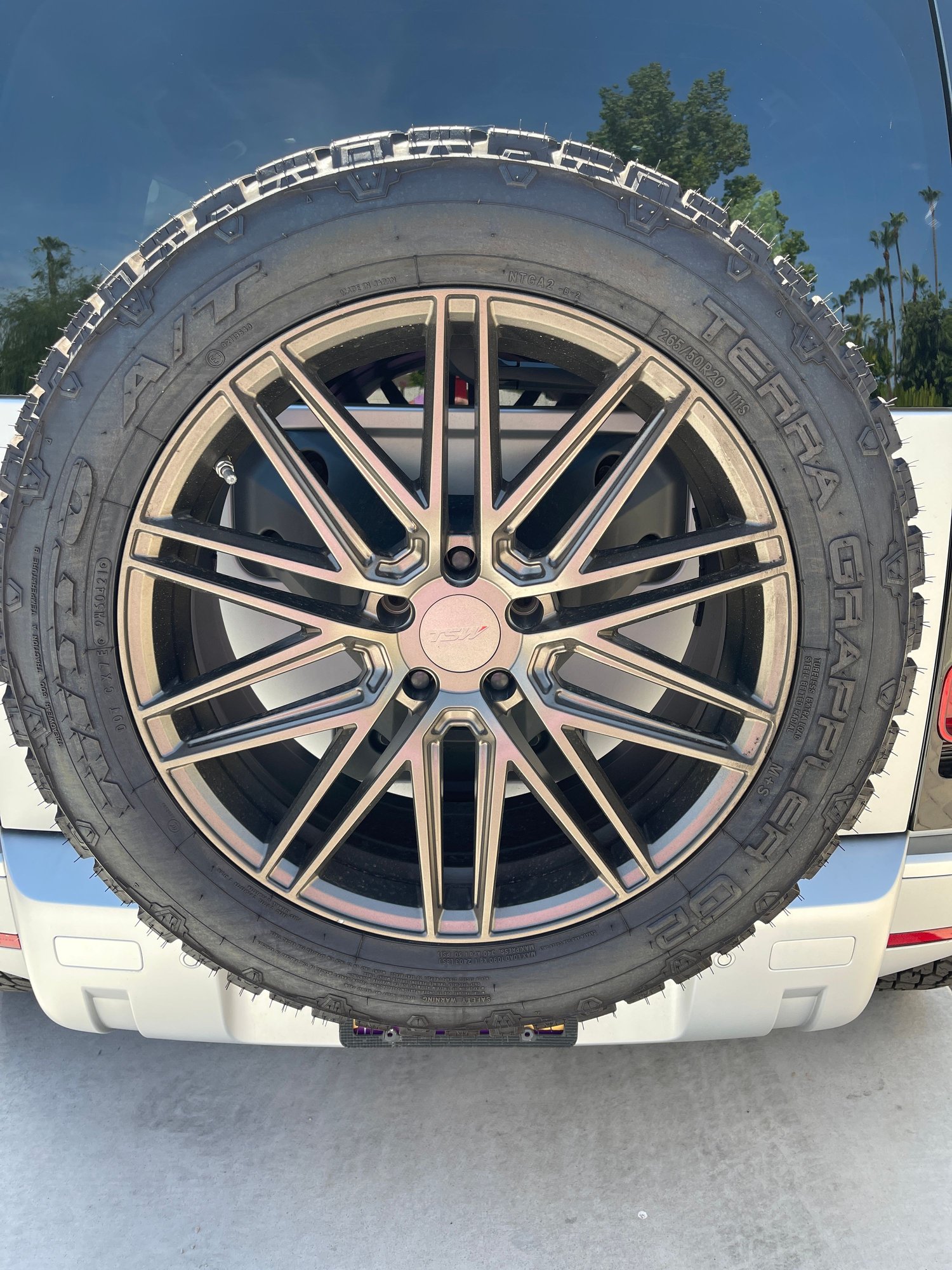 2021 Land Rover Defender - 2021 Land Rover Defender - Used - VIN SALEP7RU4M2049138 - 3,379 Miles - 6 cyl - 4WD - Automatic - SUV - Silver - Scottsdale, AZ 85254, United States