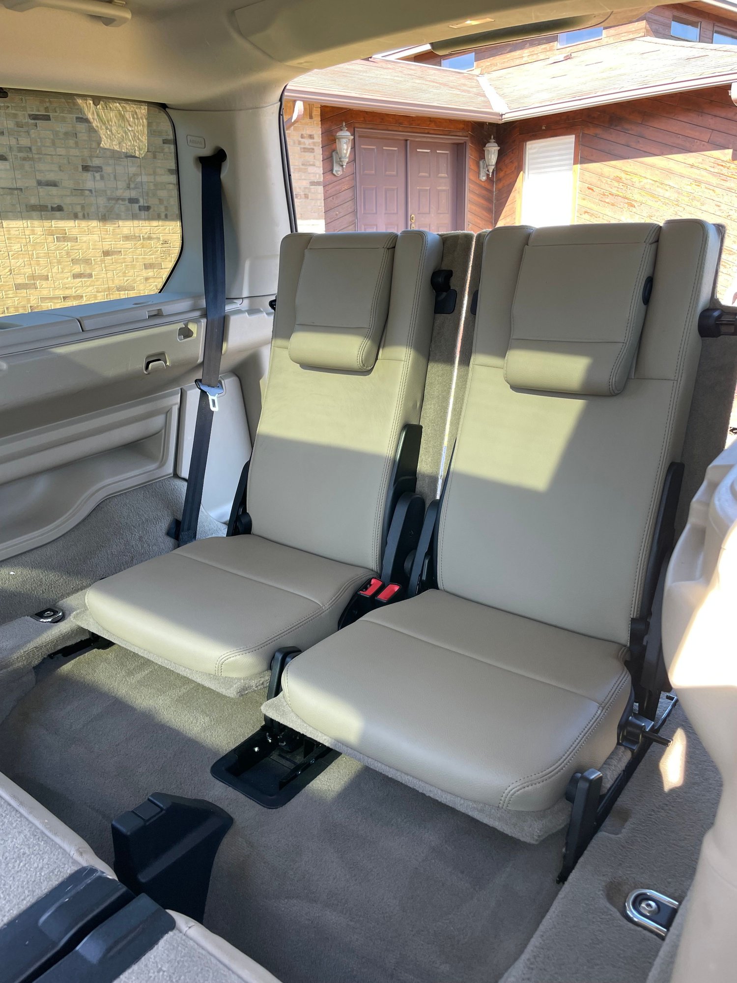 2013 Land Rover LR4 - Well Cared For 2013 Loire Blue L - Used - VIN SALFR2BG2DH365401 - 186,635 Miles - 8 cyl - AWD - Automatic - SUV - Blue - Pittsburgh, PA 15086, United States