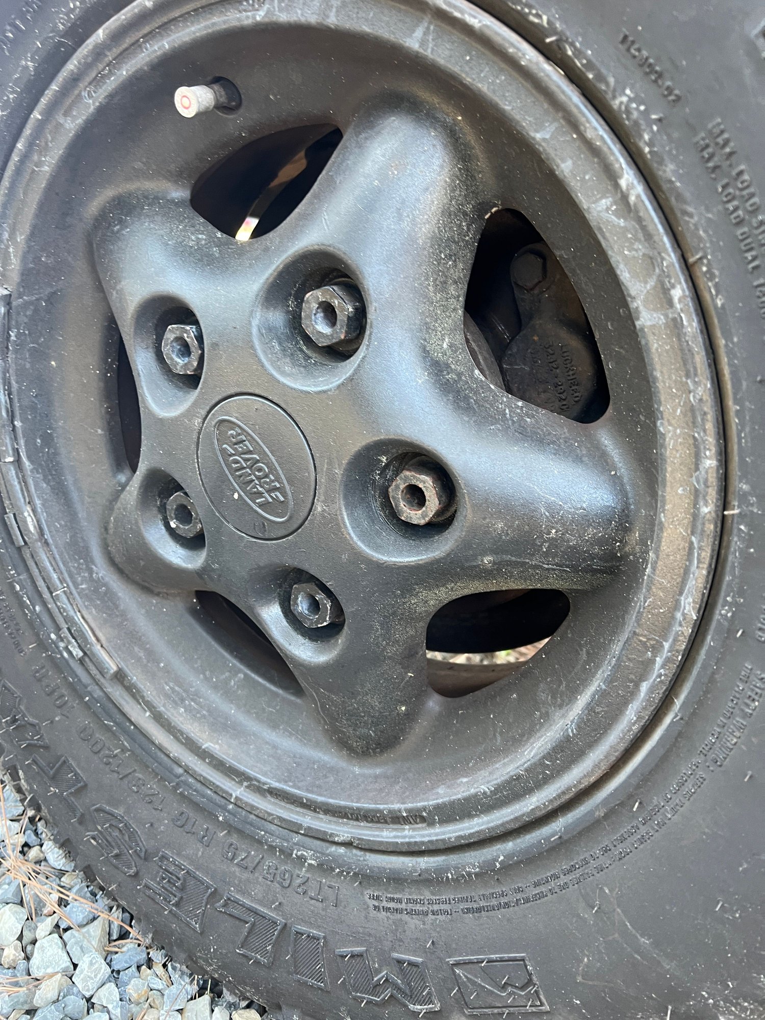 Wheels and Tires/Axles - Land Rover Wheels & Tires Defender, Discovery, Range Rover Classic - Used - 1988 to 1999 Land Rover Defender - Cambridge, MD 21613, United States