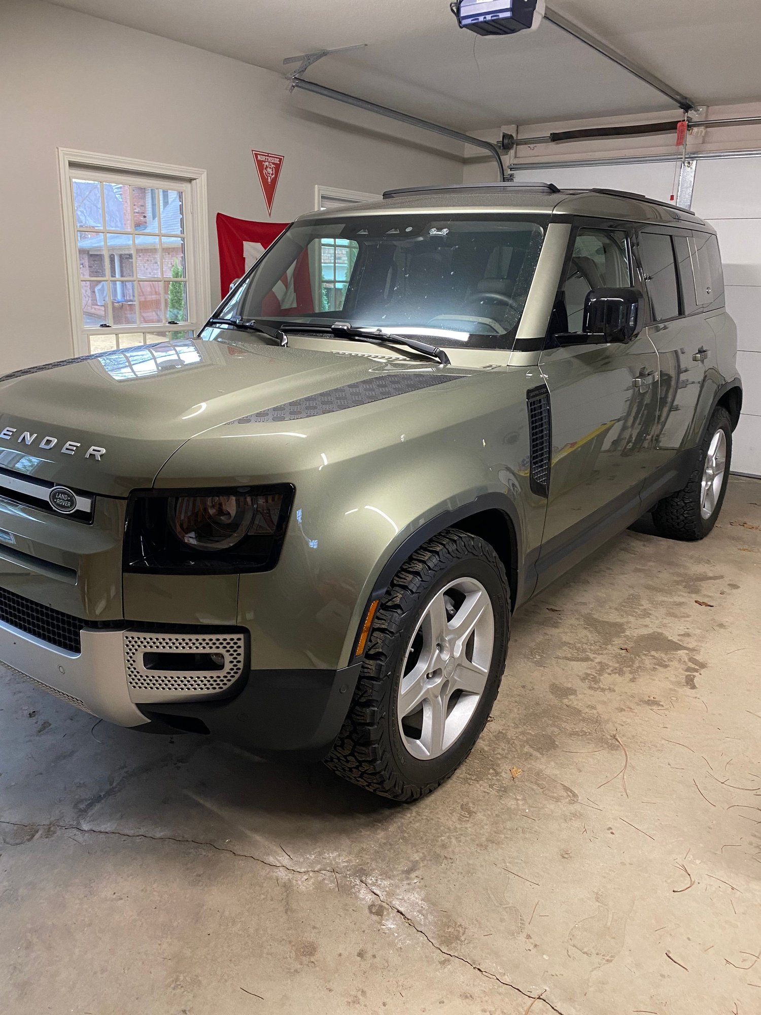 2020 Land Rover Defender - 2020 Defender 110 SE for sale in Arkansas - Used - VIN SALEP7EU7L2020673 - 9,000 Miles - 6 cyl - 4WD - Automatic - SUV - Other - Ft Smith, AR 72908, United States