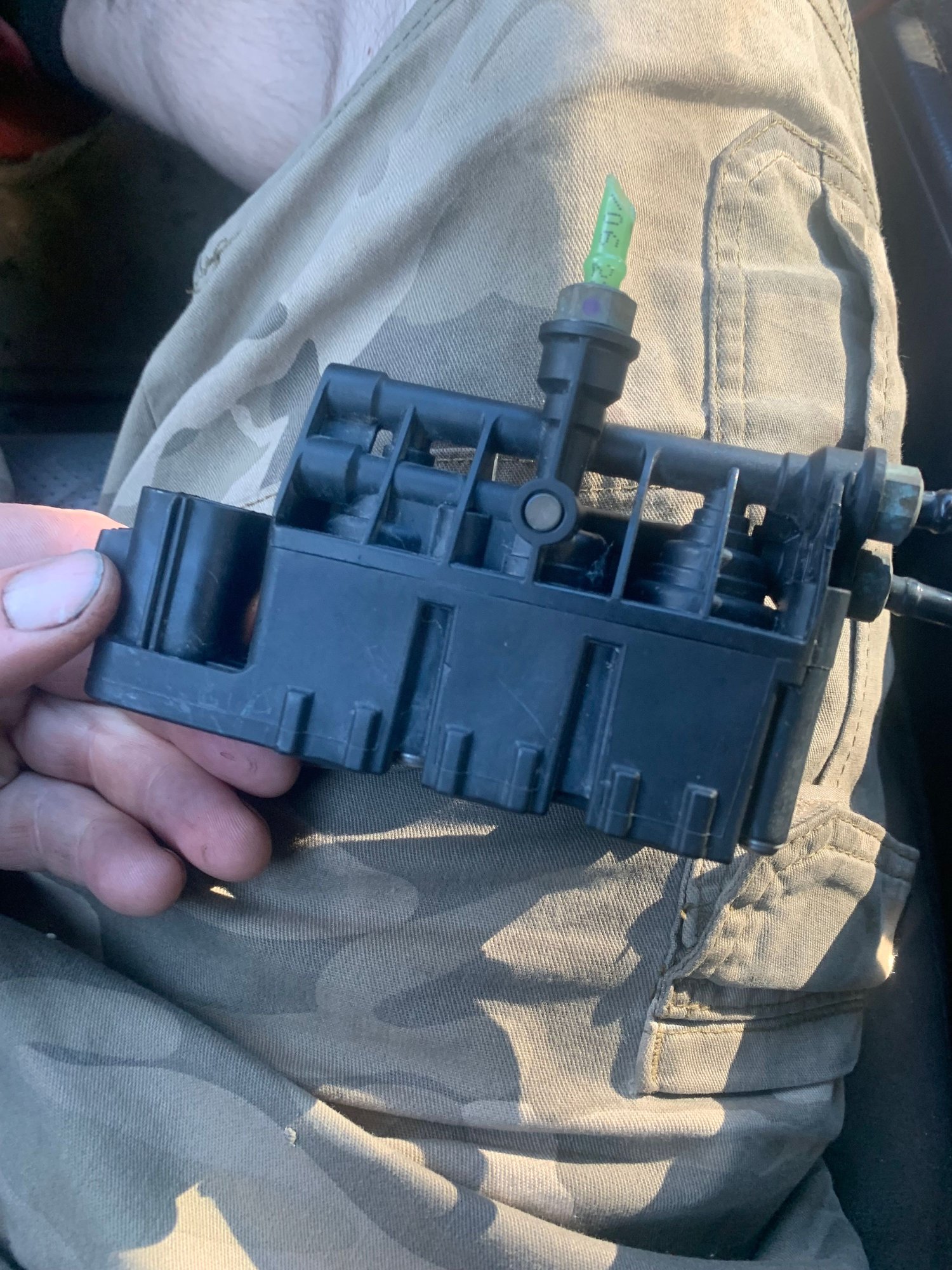 Steering/Suspension - 2009 Land Rover LR3 Front and Rear Air Suspension Valve body - Used - 2005 to 2009 Land Rover LR3 - Worcester, MA 01604, United States