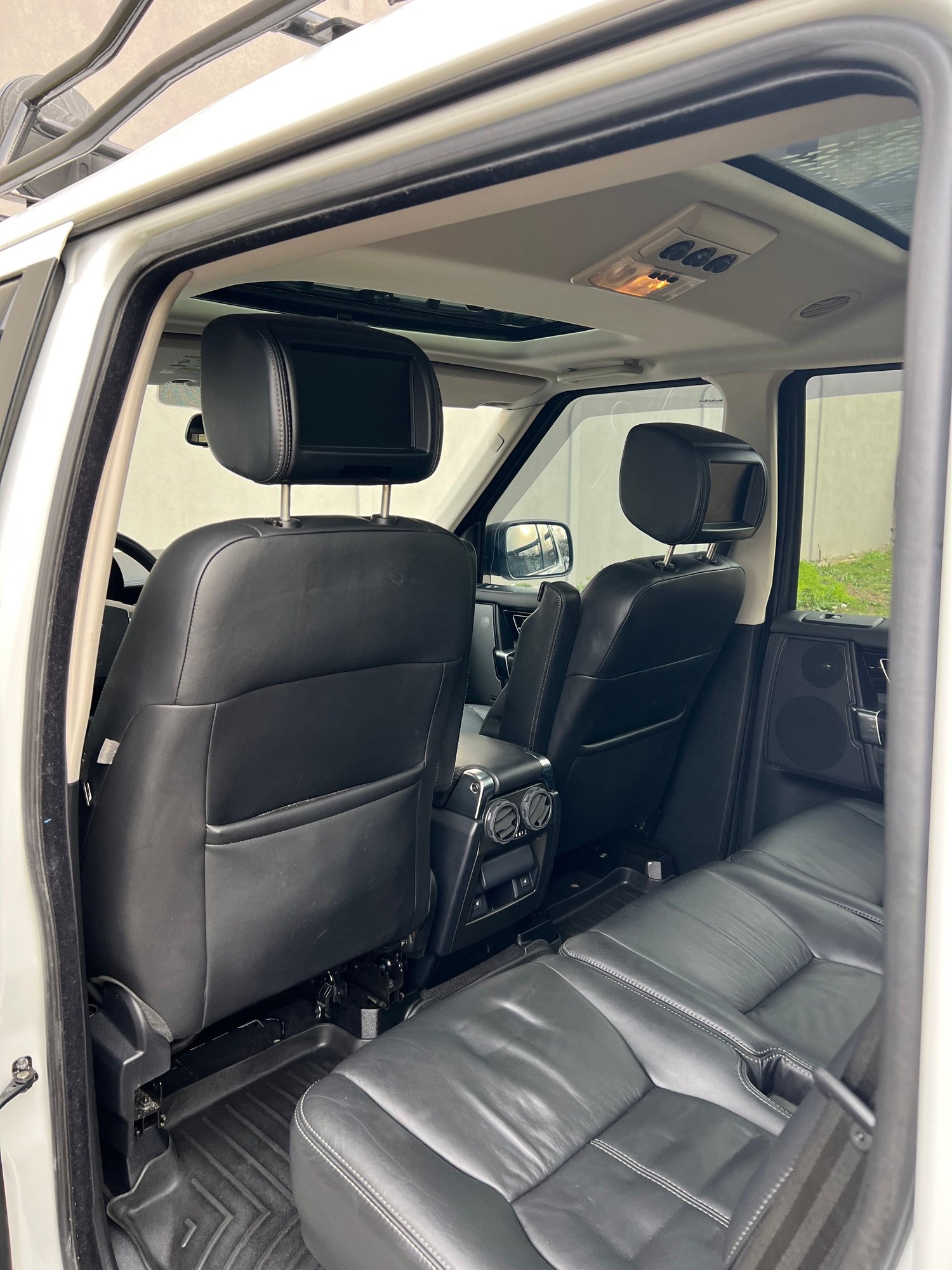 2012 Land Rover LR4 - 2012 Land Rover LR4 HSE - Used - VIN SALAK2D49CA646698 - 83,133 Miles - 8 cyl - AWD - Automatic - White - Jersey City, NJ 07302, United States