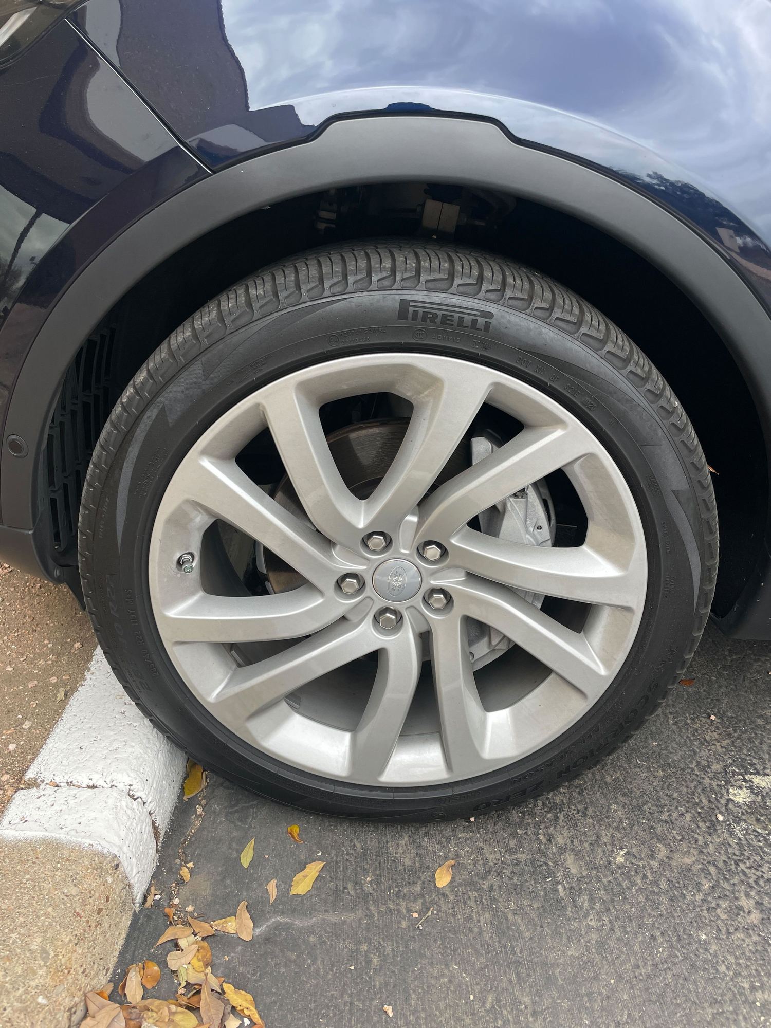 Wheels and Tires/Axles - 22" Wheels with Tires only have 15k miles on them - Used - 2020 to 2022 Land Rover All Models - Austin, TX 78758, United States