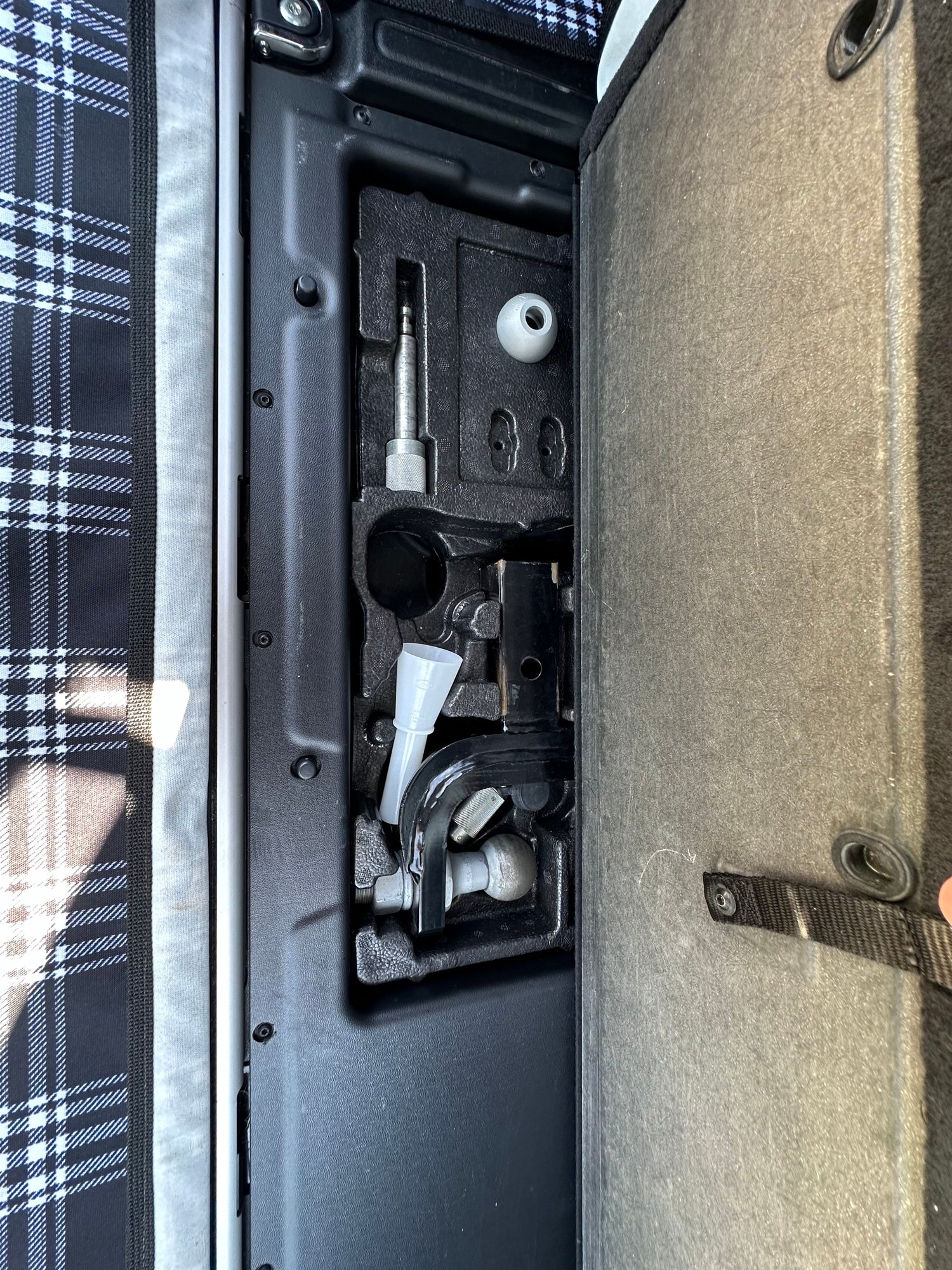 2018 Land Rover Discovery - Immaculate 2018 Discovery 5 HSE TD6! - Used - VIN SALGV2RE6JA514370 - 36,600 Miles - 6 cyl - 4WD - Automatic - SUV - Silver - West Point, NY 10996, United States