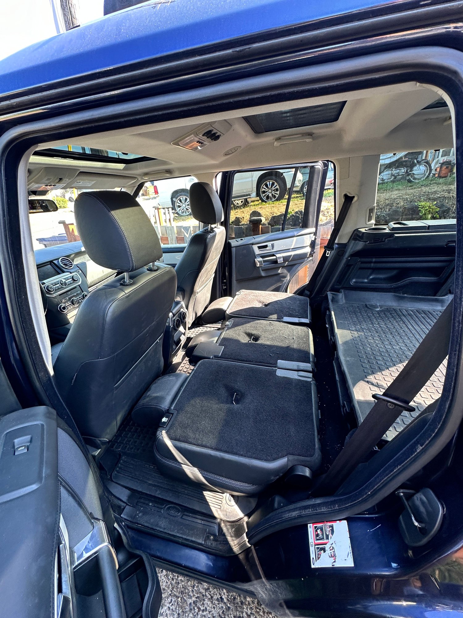 2014 Land Rover LR4 - 2014 Land Rover LR4 HSE LUX sport utility - $20,000 (Northeast Tacoma) - Used - VIN SALAK2V64EA705773 - 145,118 Miles - 6 cyl - 4WD - Automatic - SUV - Blue - Tacoma, WA 98404, United States