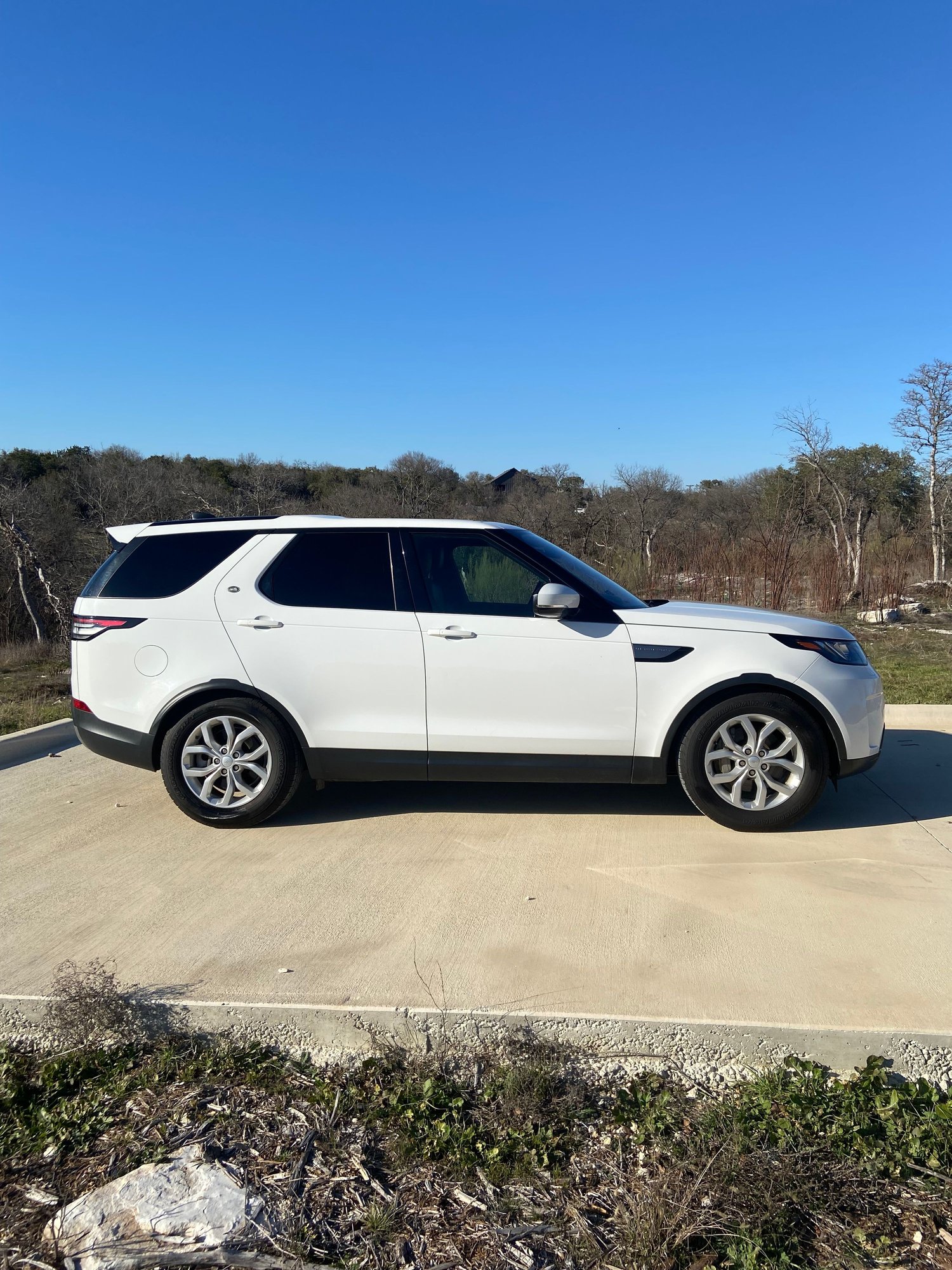 2018 Land Rover Discovery - 2018 Discovery - Used - VIN SALRG2RV9JA059386 - 75,350 Miles - 6 cyl - AWD - Automatic - SUV - White - Temple, TX 76502, United States