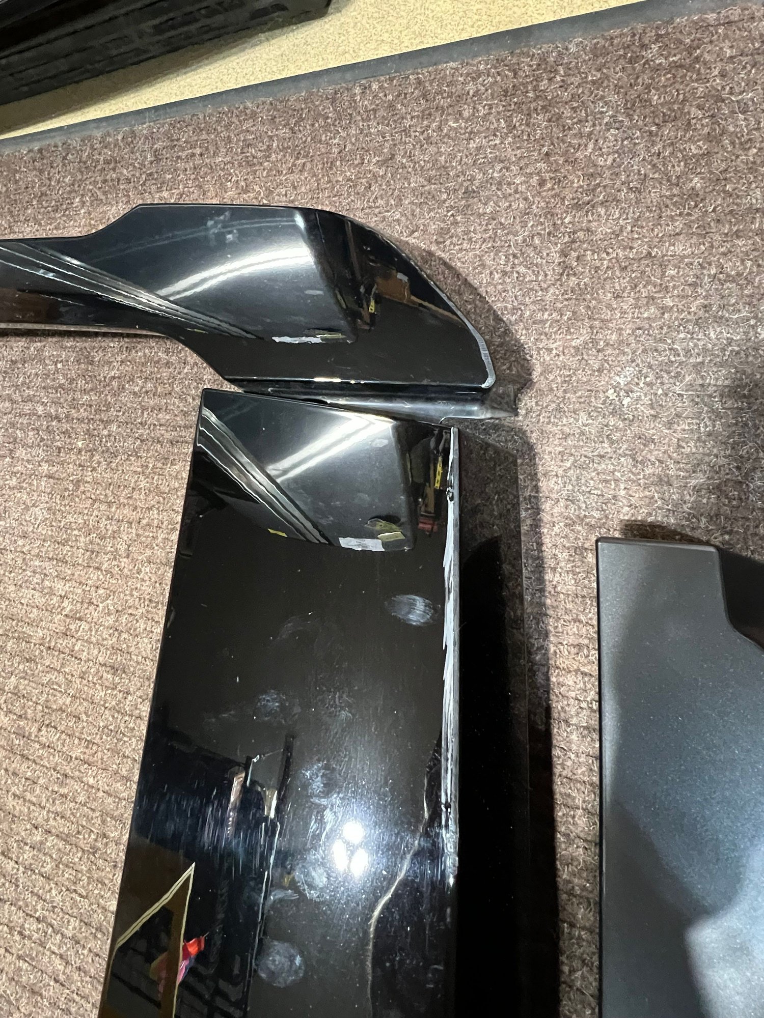 Exterior Body Parts - Defender 110 - Free spoiler, rear trim panel and taillight surround - Used - 2023 Any Make All Models - Downers Grove, IL 60515, United States