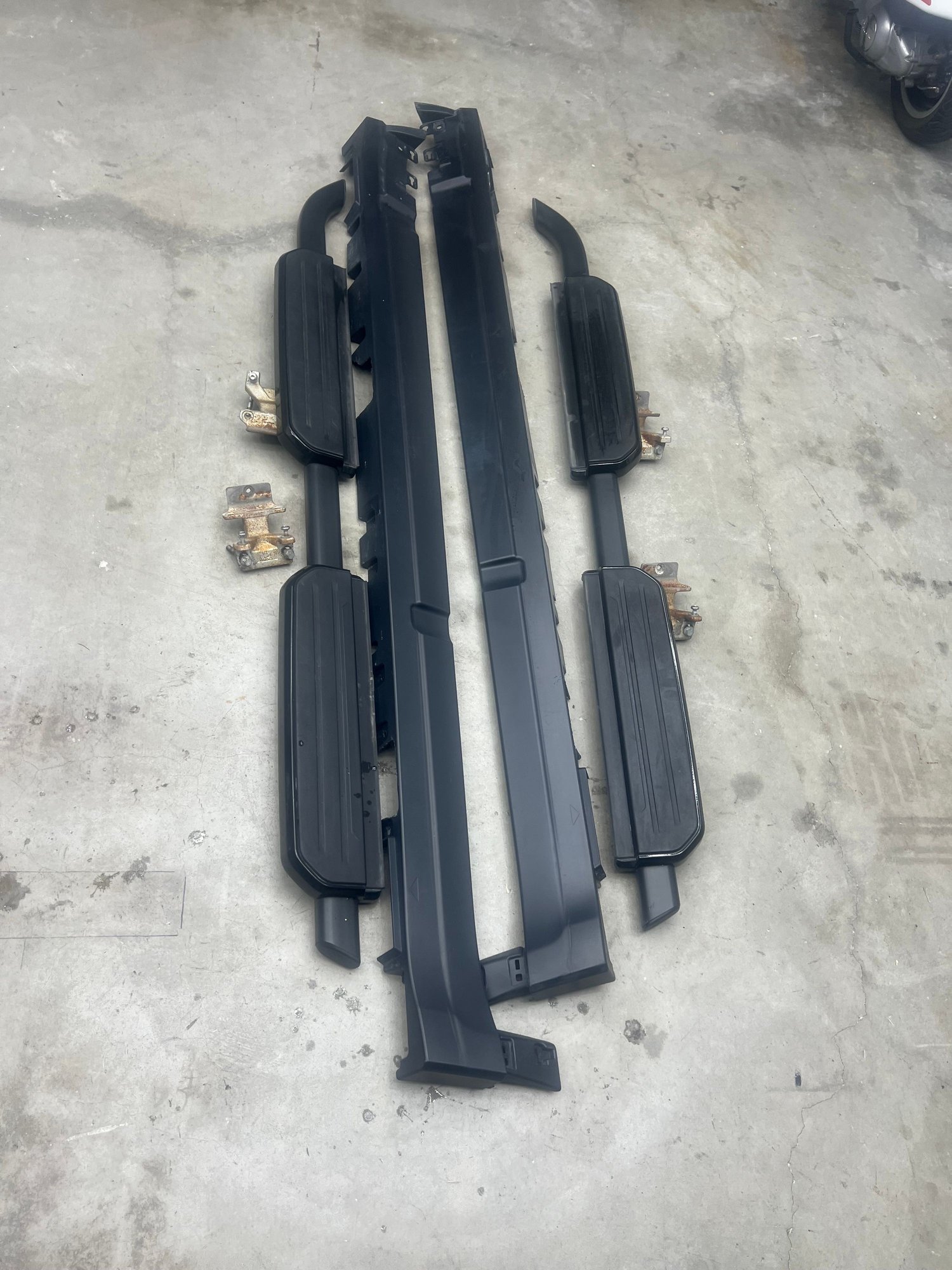 Exterior Body Parts - L663 Defender side steps - Used - 0  All Models - Wellington, FL 33414, United States