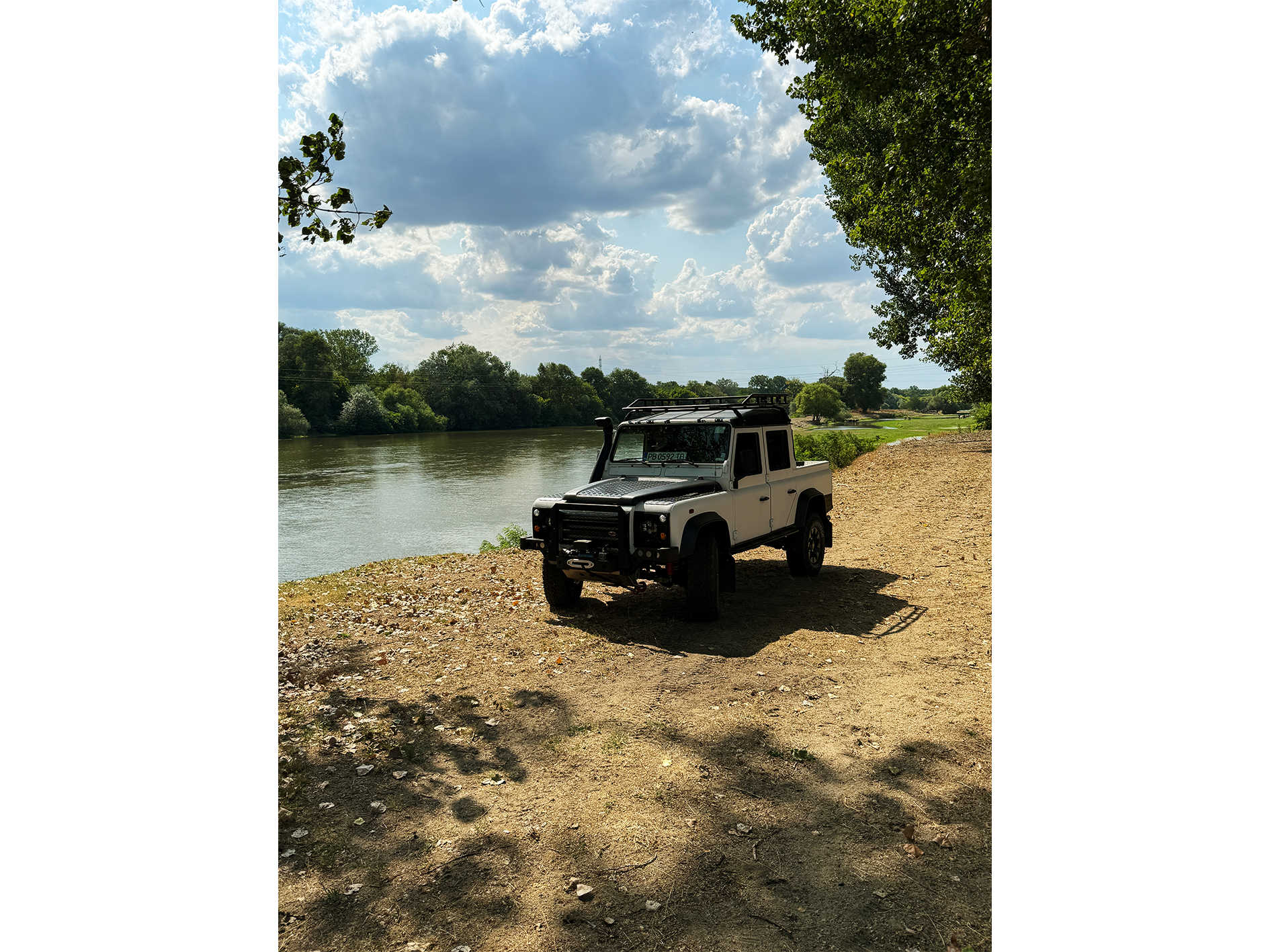 1993 Land Rover Defender 110 - LAND ROVER DEFENDER 110 PICK UP CREW CAB TRUCK Fully Restored - Used - VIN SALLDFB585A700856 - 5,000 Miles - 5 cyl - AWD - Manual - Truck - White - Sofia, Bulgaria