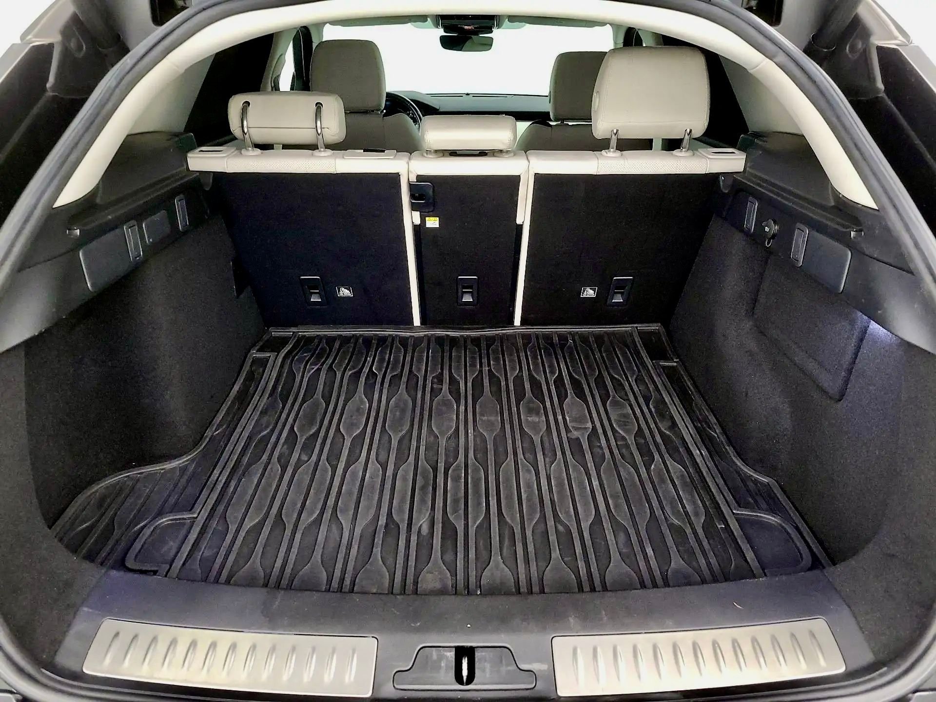 2019 Land Rover Range Rover Velar - Excellent 2019 Range Rover Velar 250 R Dynamic - Used - VIN SALYL2EX4KA215527 - 25,000 Miles - 6 cyl - 4WD - Automatic - SUV - Gray - Irvine, CA 92618, United States