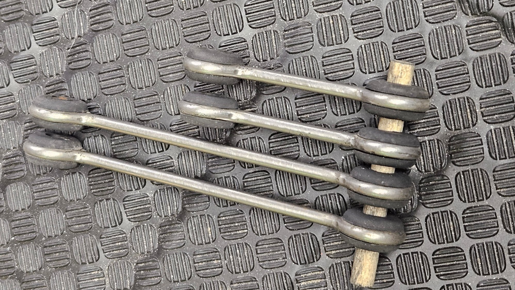 Miscellaneous - Johnson 1-1/2" Lift Rods for New Defender (L663) - Used - -1 to 2026  All Models - North Vancouver, BC V7R1K3, Canada