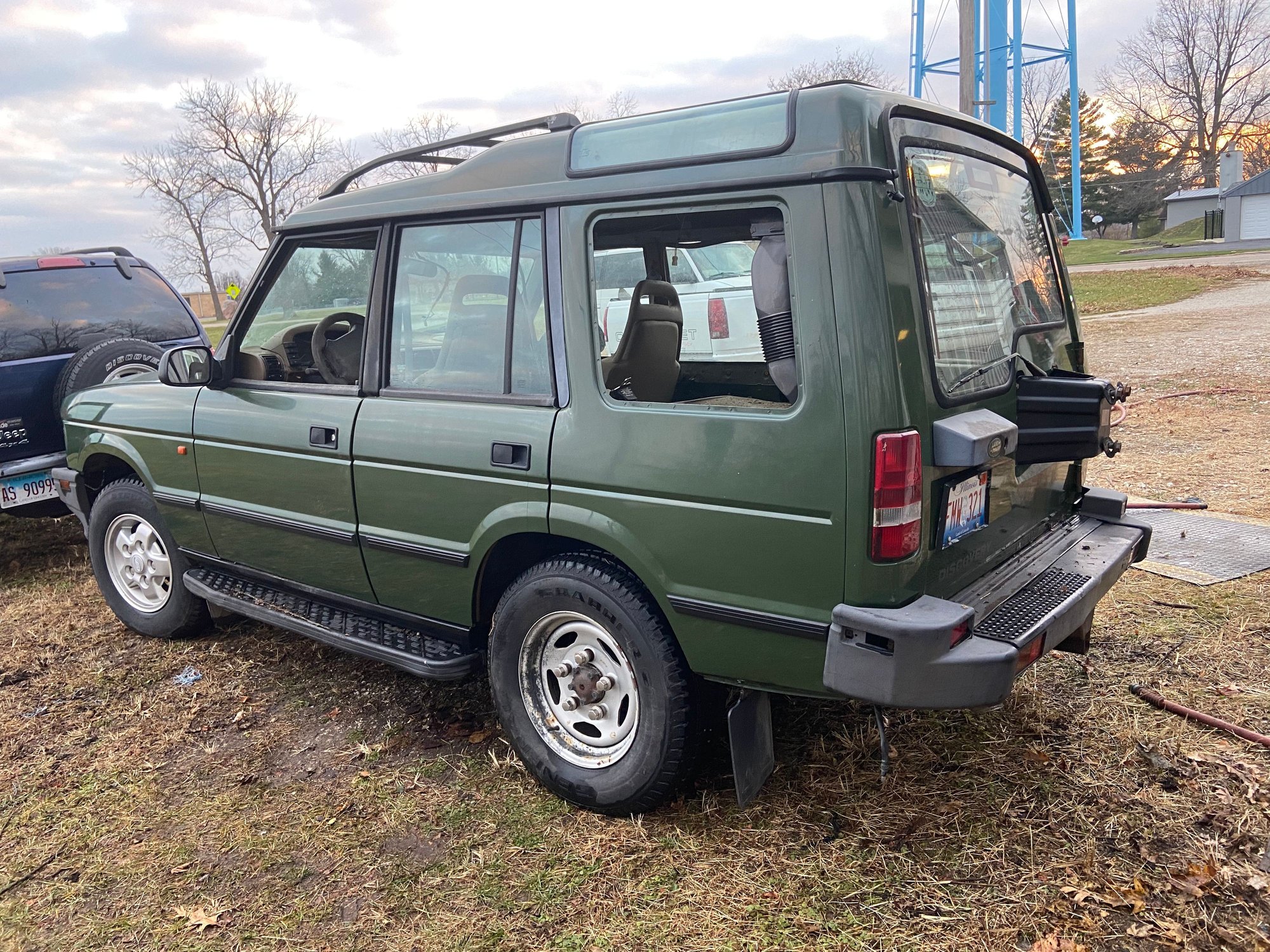 1995 Land Rover Discovery - Parting out 1995 Discovery I - Lacon, IL 61540, United States