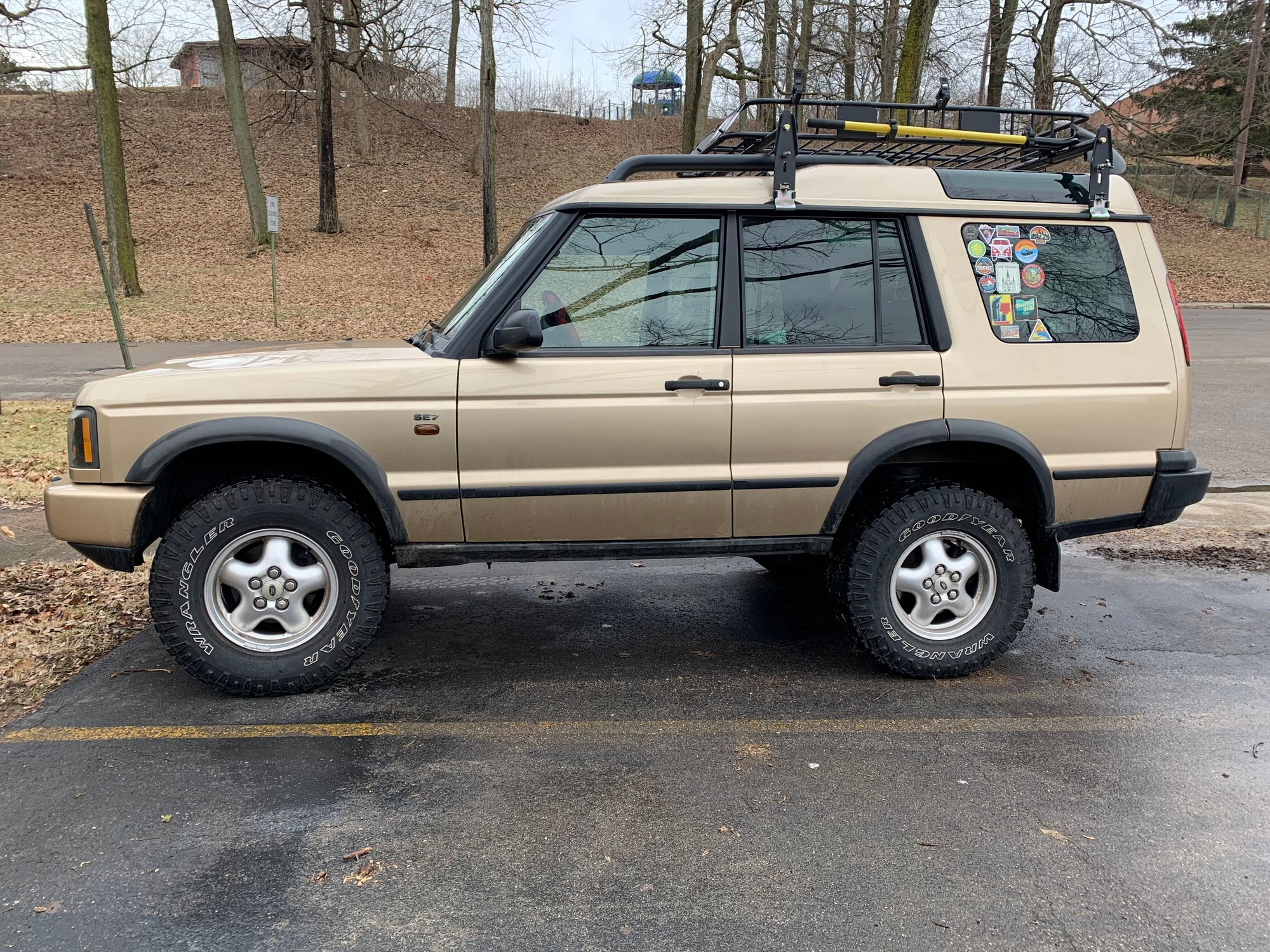 2004 Land Rover Discovery - 2004 Land Rover Discovery SE7 - Used - VIN Saltw194x4a864795 - 150,000 Miles - 8 cyl - 4WD - Automatic - SUV - Gold - Dayton, OH 45405, United States