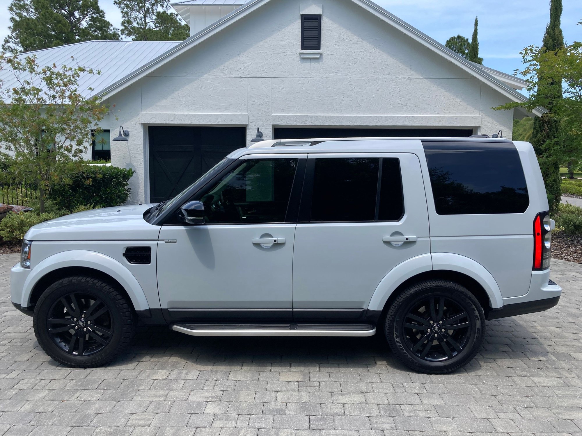 2016 Land Rover LR4 - 2016 Land Rover LR4 Landmark Edition - Used - VIN Salak2v64ga841582 - 72,834 Miles - 8 cyl - 4WD - Automatic - SUV - White - Jacksonville, FL 32224, United States