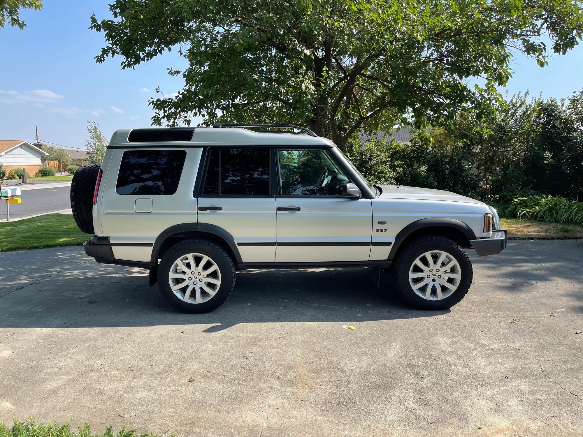 2003 Land Rover Discovery - Awesome lifted Disco - Used - VIN SALTW16473A772885 - 160,000 Miles - 8 cyl - 4WD - Automatic - SUV - Silver - Moses Lake, WA 98837, United States