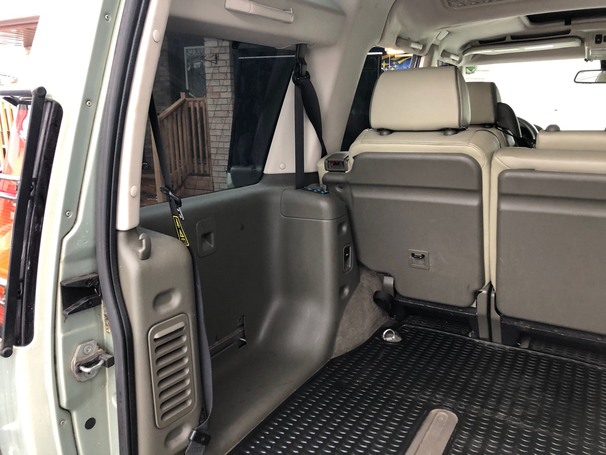 2004 Land Rover Discovery - 2004 discovery - Used - VIN SALTW19404A842448 - 71,000 Miles - 8 cyl - 4WD - Automatic - SUV - Other - Cambridge, ON N1R7J7, Canada