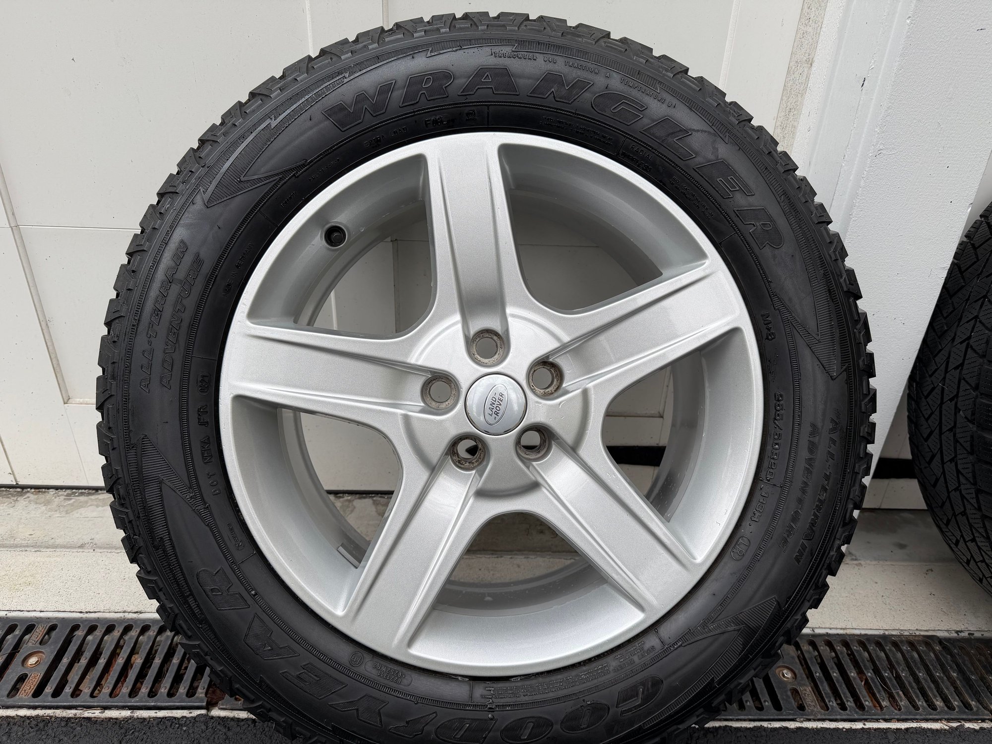 Wheels and Tires/Axles - 20" Wheels with Mounted Snow Tires - Used - 2020 to 2026 Land Rover Defender 110 - Basking Ridge, NJ 07920, United States