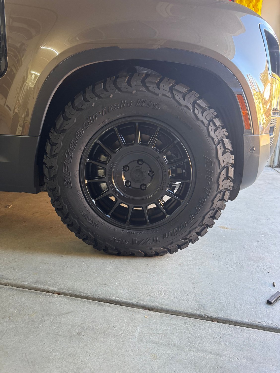 265 70 r18 - +25 offset