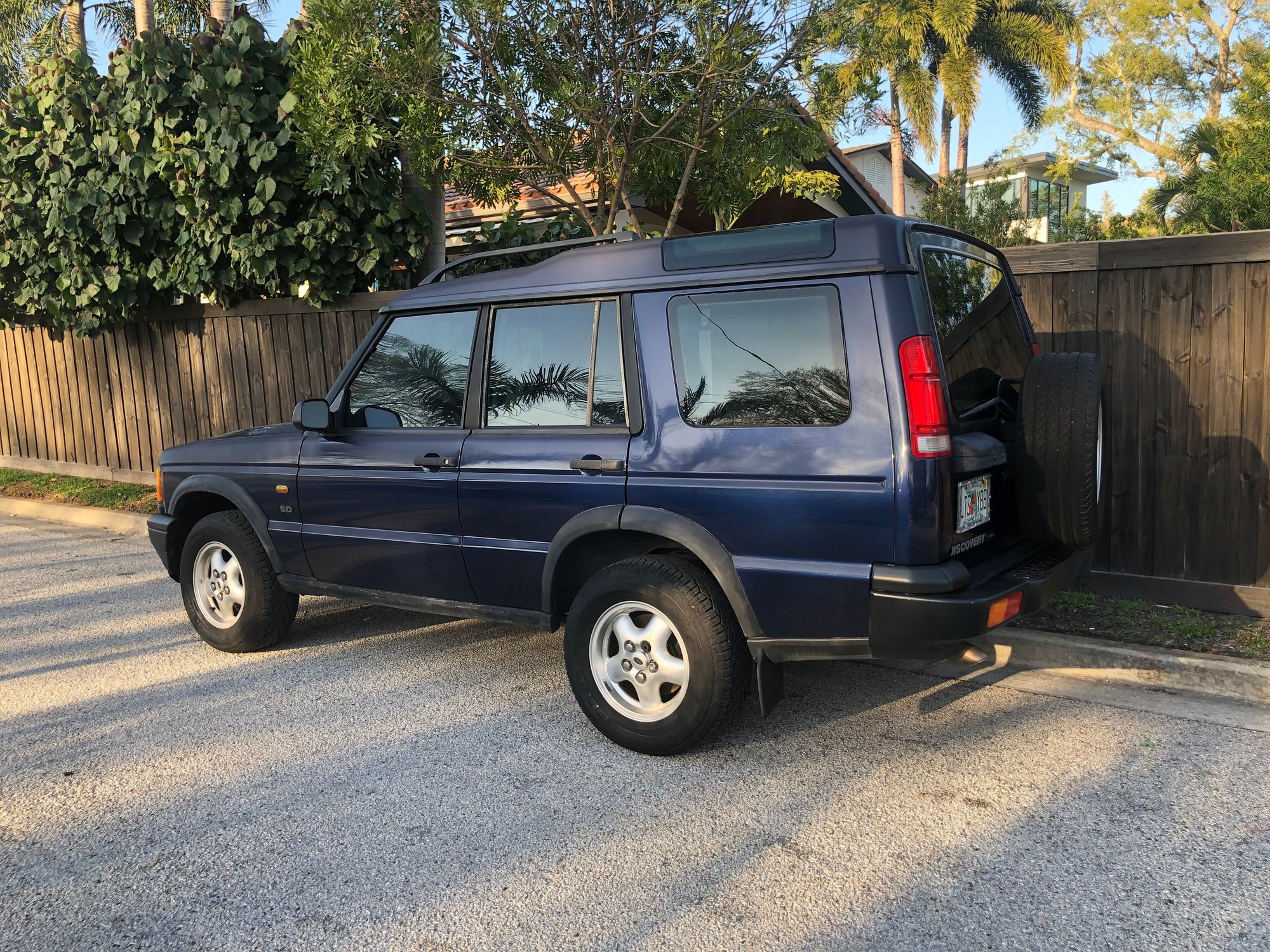 2001 Land Rover Discovery - 2001 Discovery II SD runs ok - needs some attention (or great for parts!) - Used - St Petersburg, FL 33703, United States