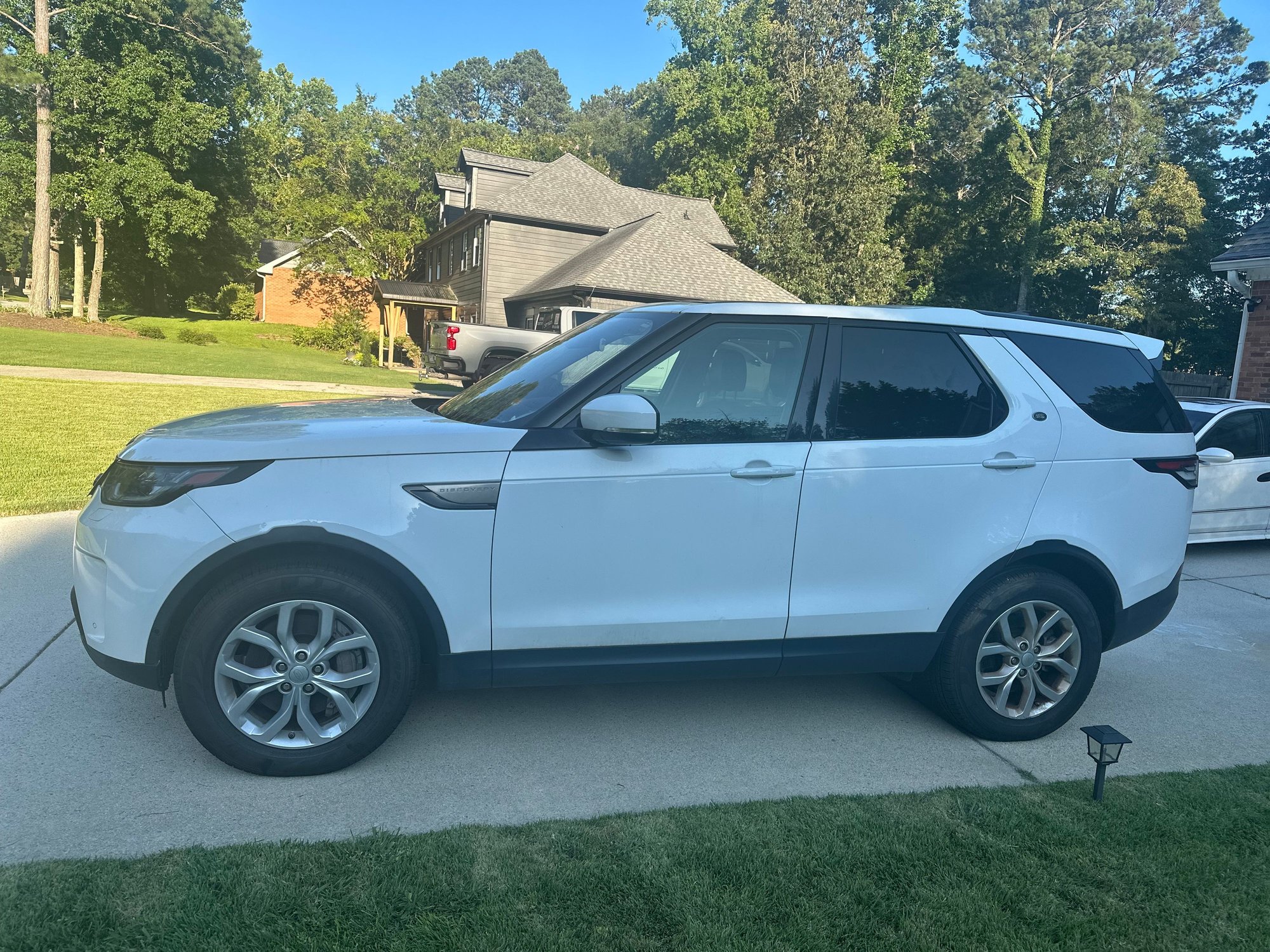 2019 Land Rover Discovery - 2019 Land Rover Discovery for sale - Used - VIN SALRG2RV6KA093982 - 97,000 Miles - 6 cyl - 4WD - Automatic - Truck - White - Powder Springs, GA 30127, United States