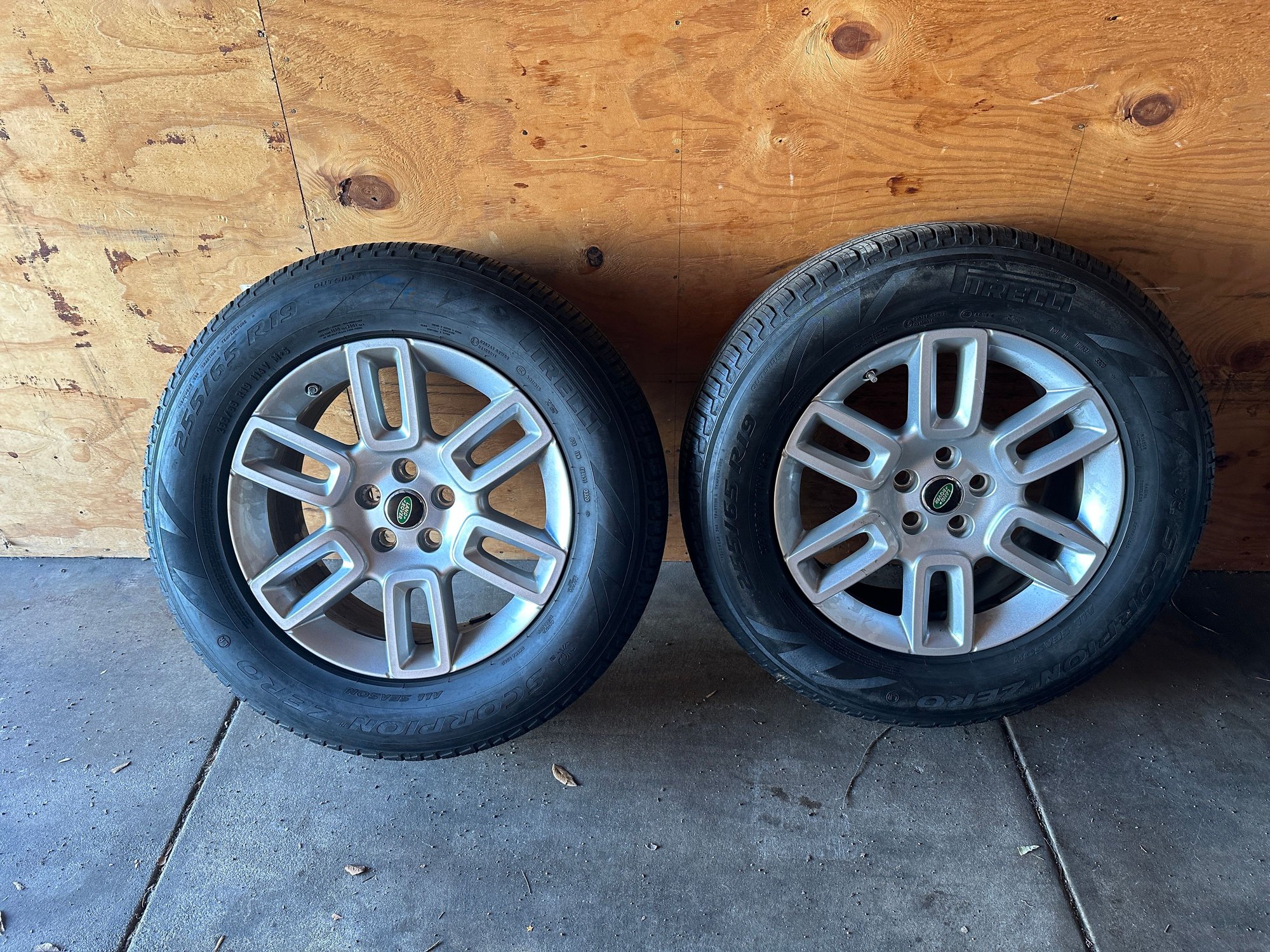 Wheels and Tires/Axles - OEM 19" Wheels and Tires Land Rover Defender 110 \ 90 - Set of 4 - Used - 2020 to 2024 Land Rover Defender - 2020 to 2024 Land Rover Defender 110 - 2020 to 2024 Land Rover Defender 90 - Los Angeles, CA 90036, United States