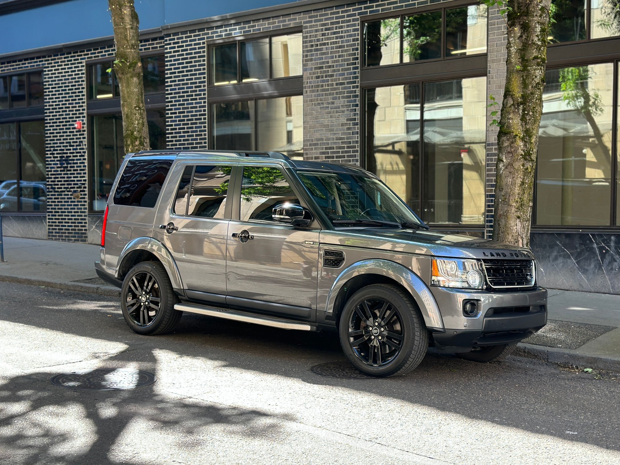 2016 Land Rover LR4 - 2016 LR4 HSE LUX (Non-HD) - Used - VIN SALAK2V68GA787980 - 121,500 Miles - 6 cyl - AWD - Automatic - SUV - Gray - Beaverton, OR 97078, United States