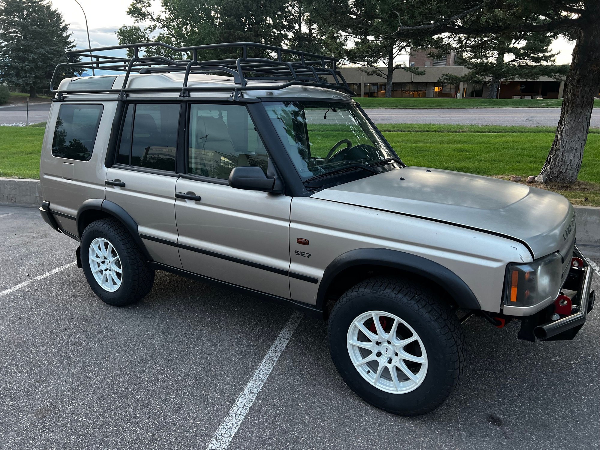 2003 Land Rover Discovery - Mechanically restored, full suspension upgrade. 4.6L 7 seat SE - Used - VIN SALTW164X3A817012 - 111,067 Miles - 8 cyl - AWD - Automatic - SUV - Gold - Denver, CO 80215, United States