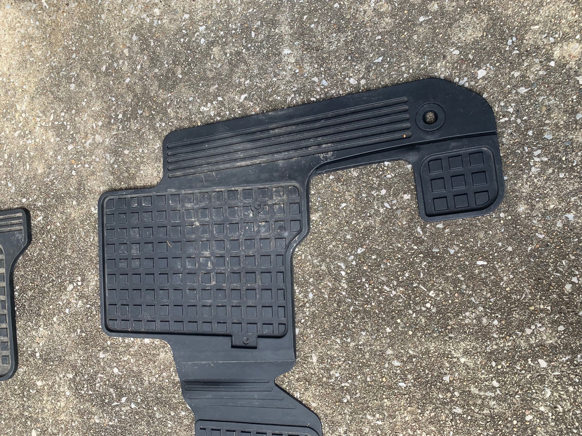 Accessories - LR4 Rubber OEM Mats - Used - 2010 to 2016 Land Rover LR4 - Winchester, KY 40391, United States