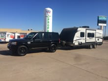 LR4 towing Travel trailer with Johnson Rod lift kit