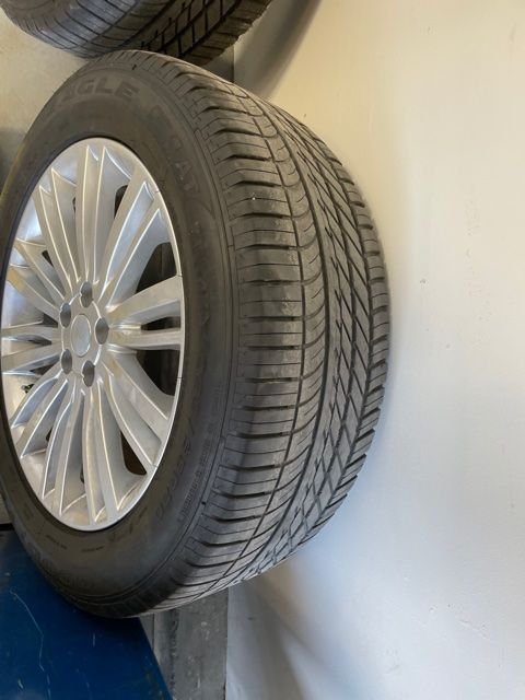 Wheels and Tires/Axles - 2018 Land Rover Discovery 20 Inch OEM wheels & Tires - $1,250 - Used - 2017 to 2021 Land Rover Discovery - Chicagoland, IL 60148, United States
