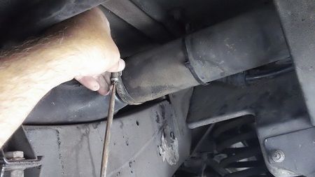 Step 9a Tank Filler Hose Removal