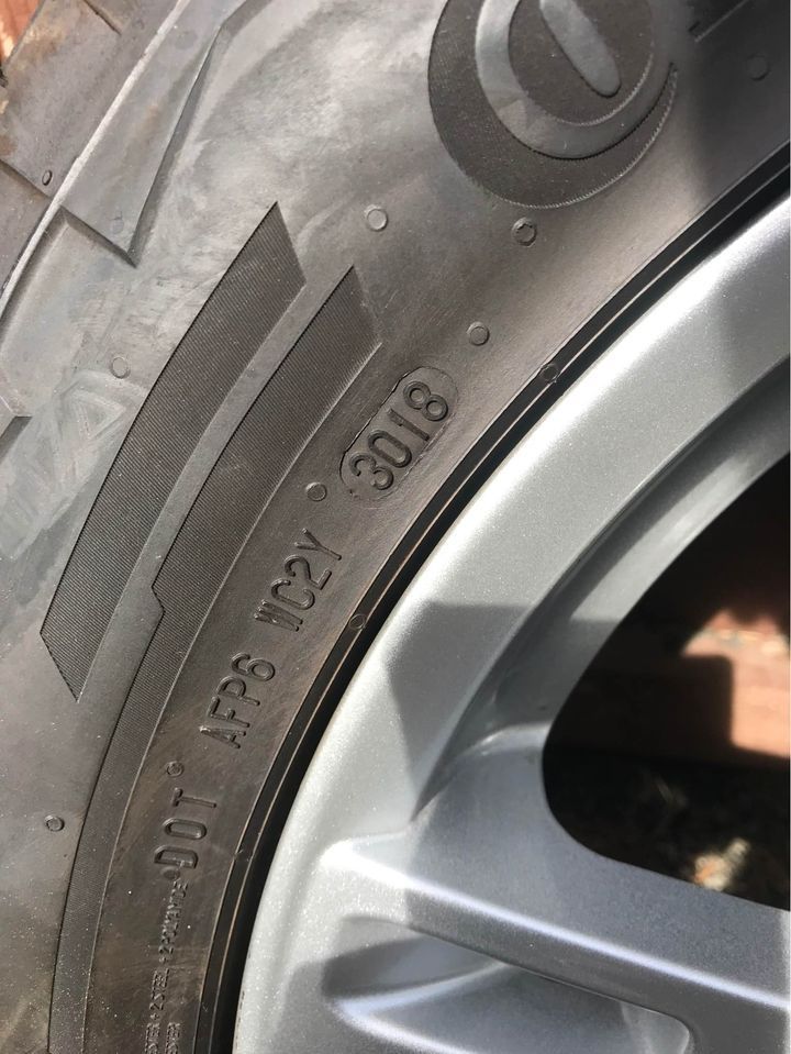 Wheels and Tires/Axles - (5) 2009 LR3 Wheels With AT Tires - Used - 2005 to 2009 Land Rover LR3 - Maryville, TN 37803, United States