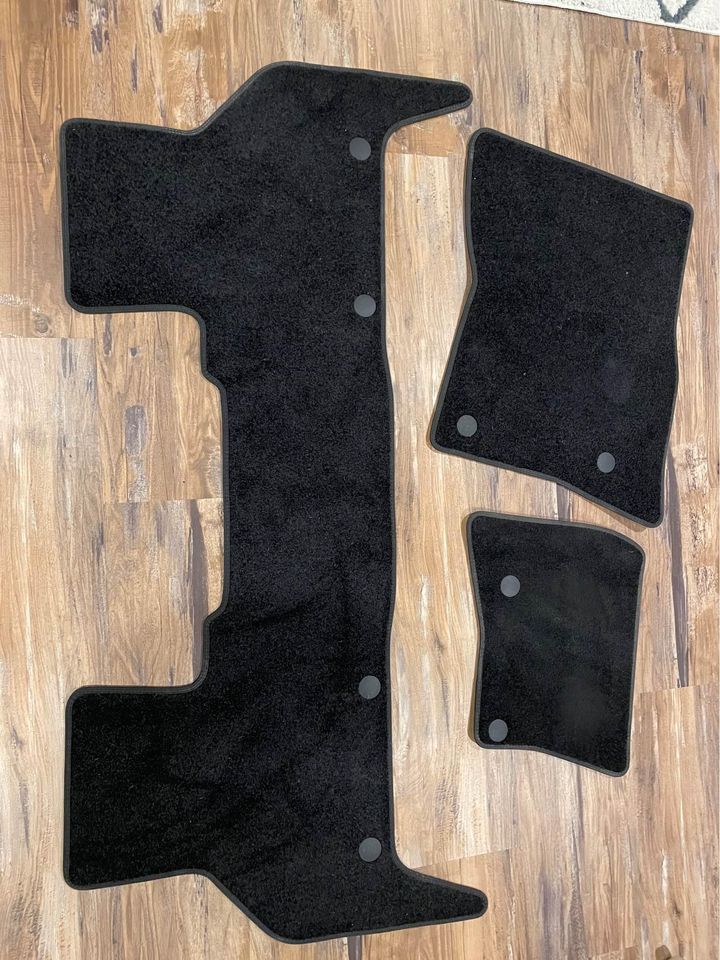 Interior/Upholstery - OEM 2020+ Land Rover Defender carpet floor mats - Used - 2020 to 2025 Land Rover Defender 110 - Chicago, IL 60045, United States