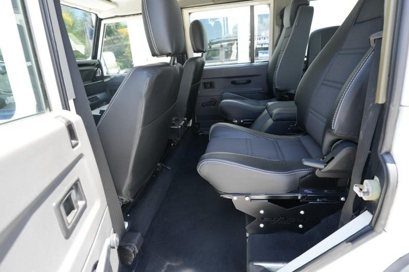 1995 Land Rover Defender 90 - 1995 land rover defender 110 - Used - VIN SALLDHM68MA968960 - 151,788 Miles - 4 cyl - 4WD - Manual - Wagon - White - Delray Beach, FL 33483, United States