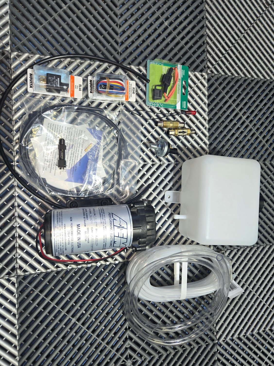 Because water meth systems have become so expensive i decided to make my own sourcing parts.  This is a fraction of the cost of a new kit and has the important parts where it matters most.  Will turn on at about 5psi boost.