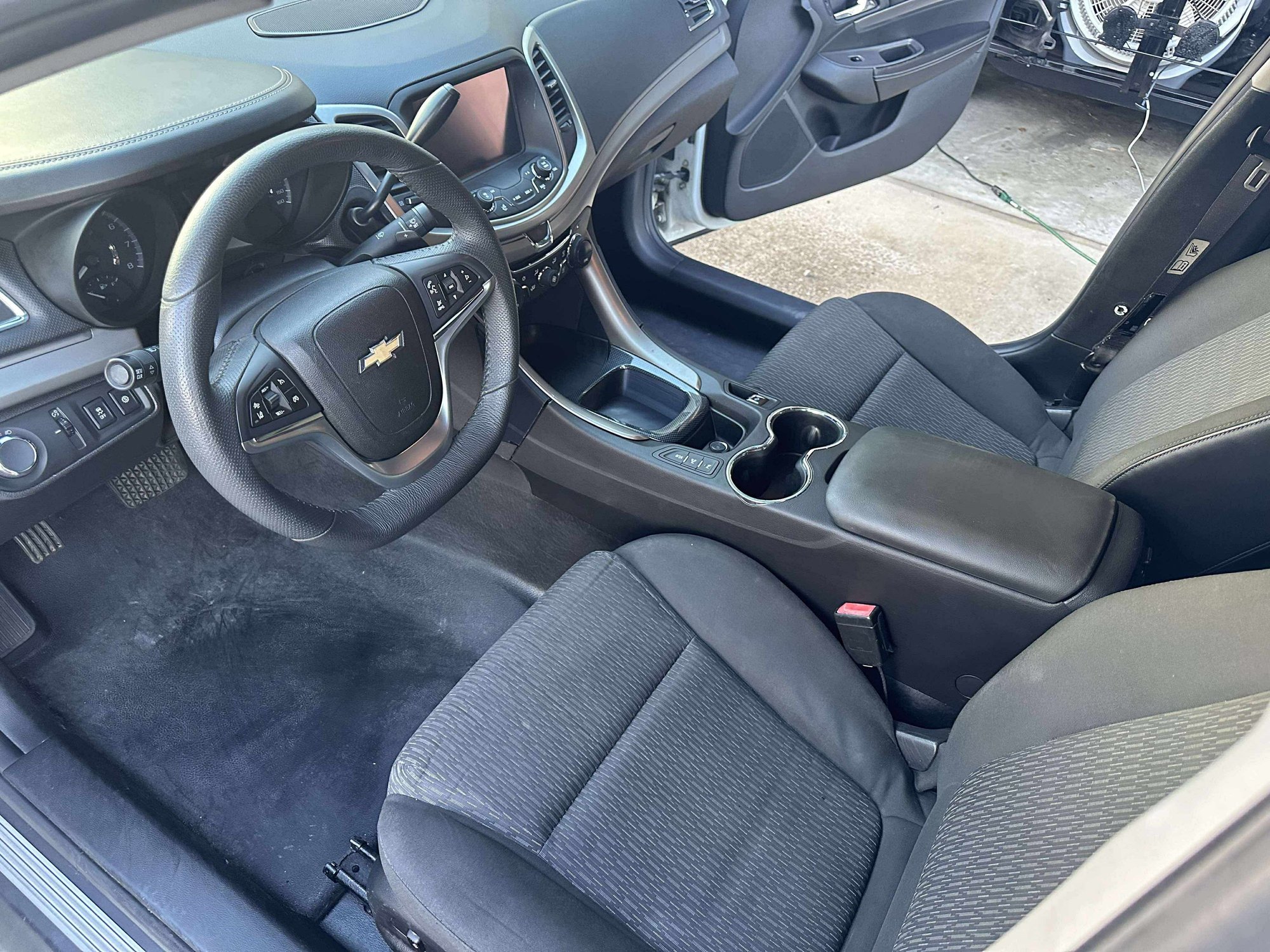 2014 Chevrolet Caprice - 2014 caprice ppv - Used - VIN 6g3ns5r24el982285 - 145,000 Miles - 8 cyl - 2WD - Automatic - Sedan - White - Owensboro, KY 42301, United States