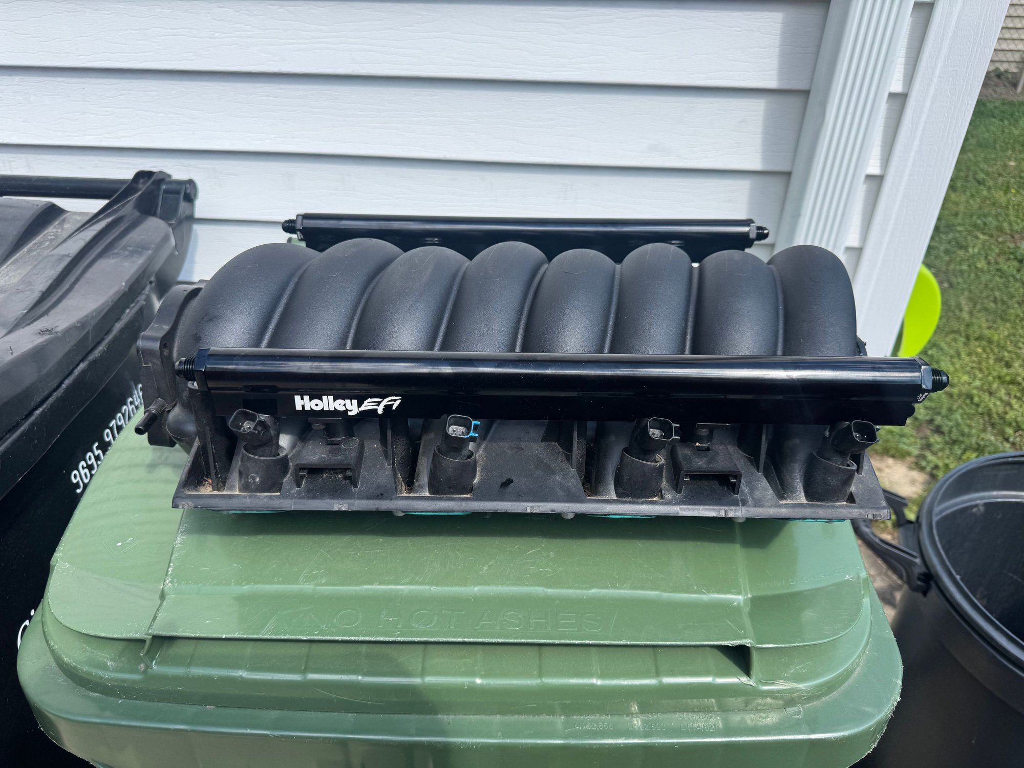 Engine - Intake/Fuel - LS3 Intake With Holley EFI Rails And 50lb Flex Fuel Injectors - Used - 0  All Models - Allen Park, MI 48101, United States