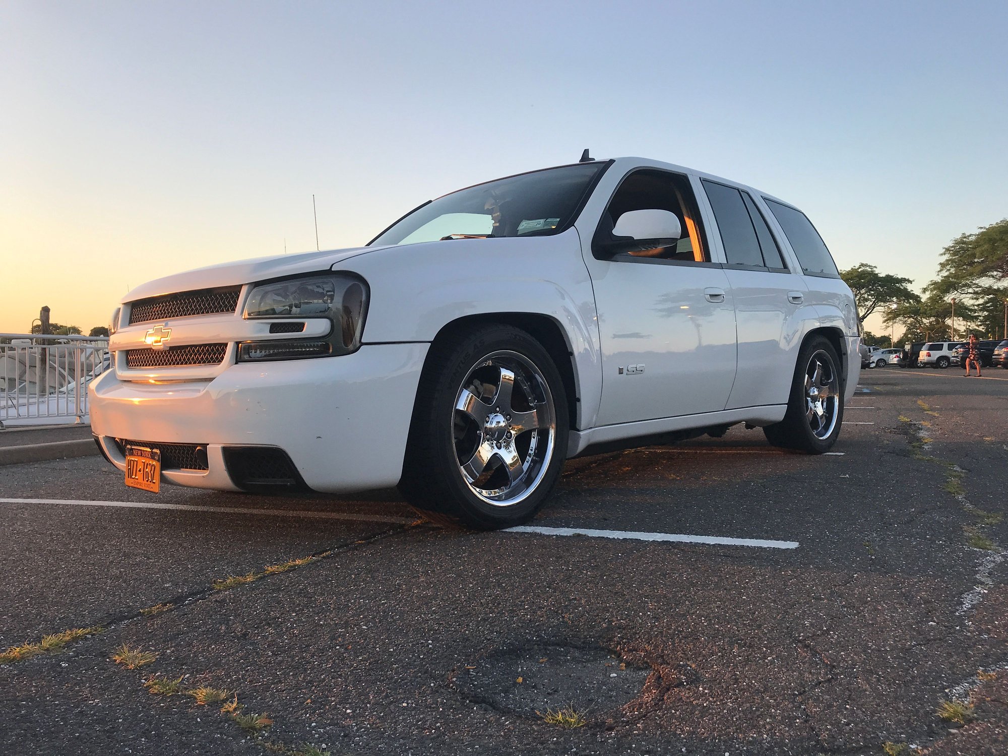 2007 Chevrolet Trailblazer - 2007 Chevy Trailblazer SS - Used - VIN 1GNES13H972261656 - 8 cyl - 2WD - Automatic - Truck - White - Bellmore, NY 11710, United States