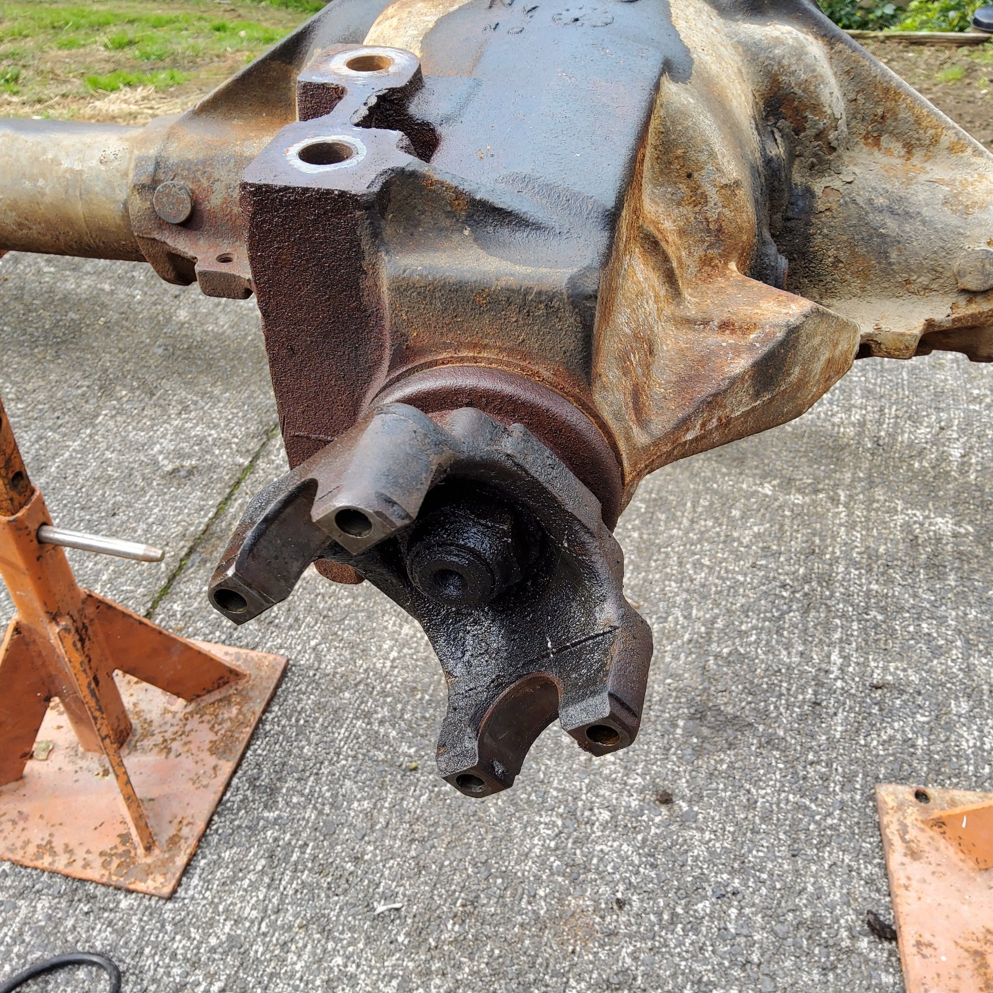 Pinion seal leak, while the axles are out I will change the seal, I am thinking of doing it the proper way, when I work out what that is. But new crush washers.. I have a DTI to measure backlash etc. This will be work in progress.
