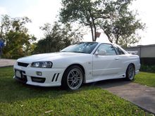 This was a RWD RB25det Neo automatic skyline R34 my friend bought at an auction, then took apart for paint and body and this is the result.