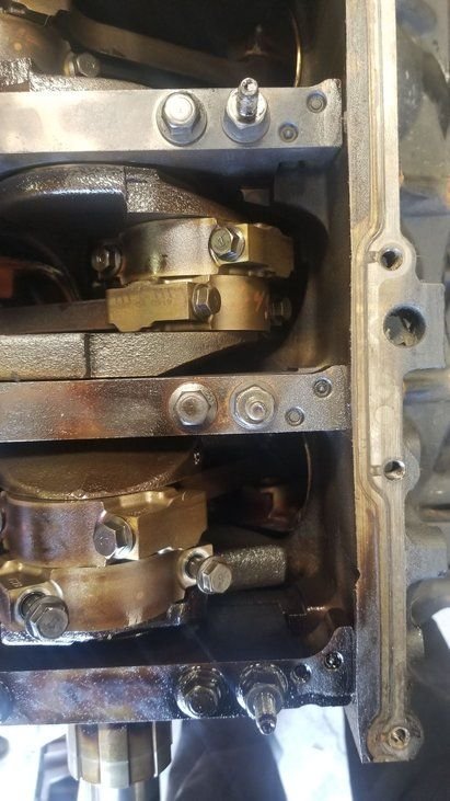 Floating pin rod orientation